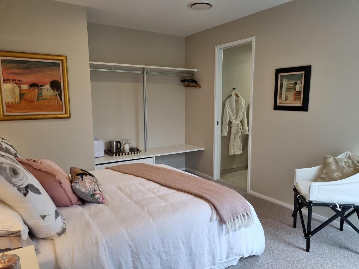 Omokoroa Golfers Retreat - B&B Bagian luar foto